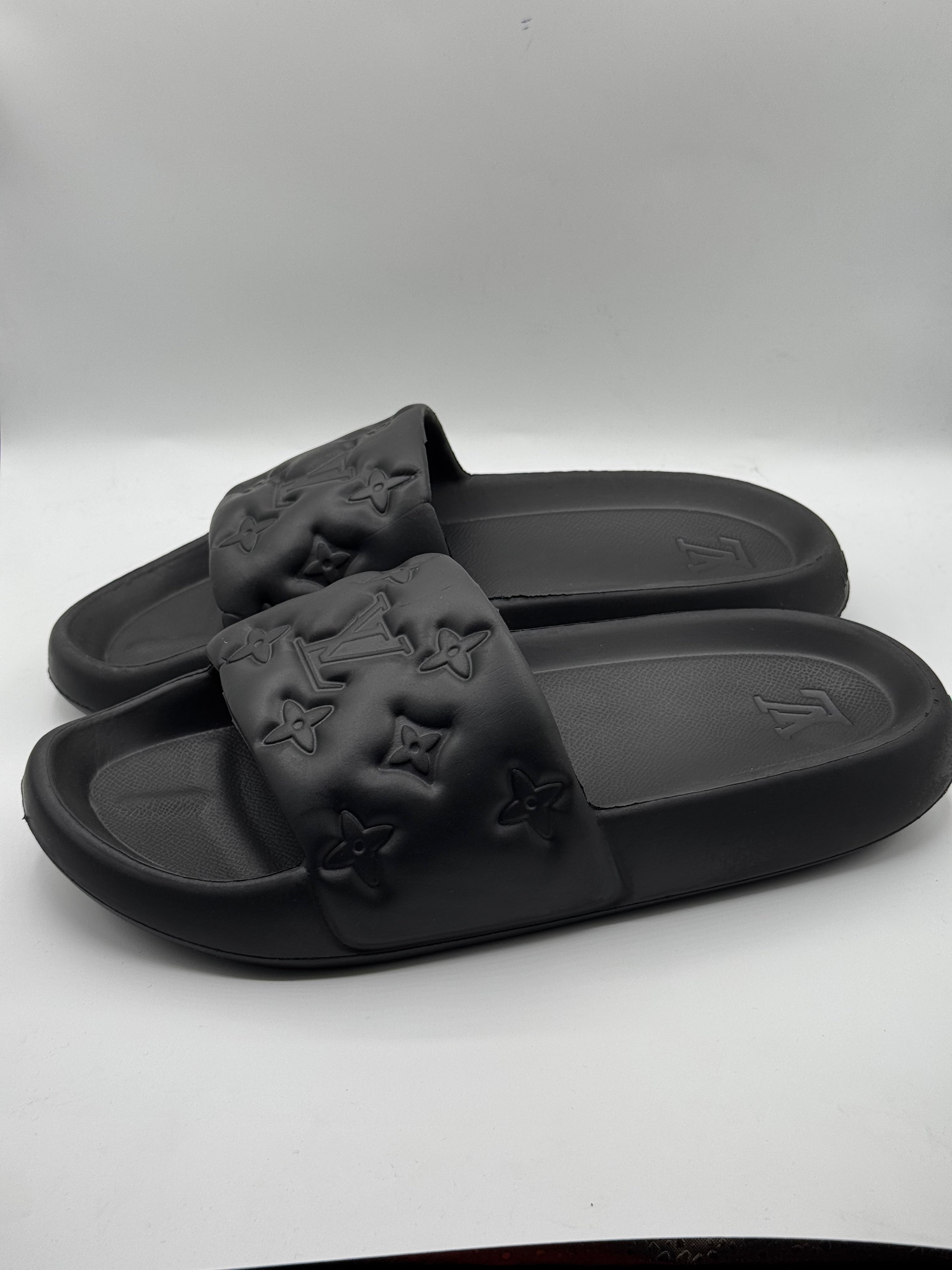 45CD0C8A-FF68-4E66-955B-0D5EDE9172D1 Lv Medicated Black Slipper - Image 2