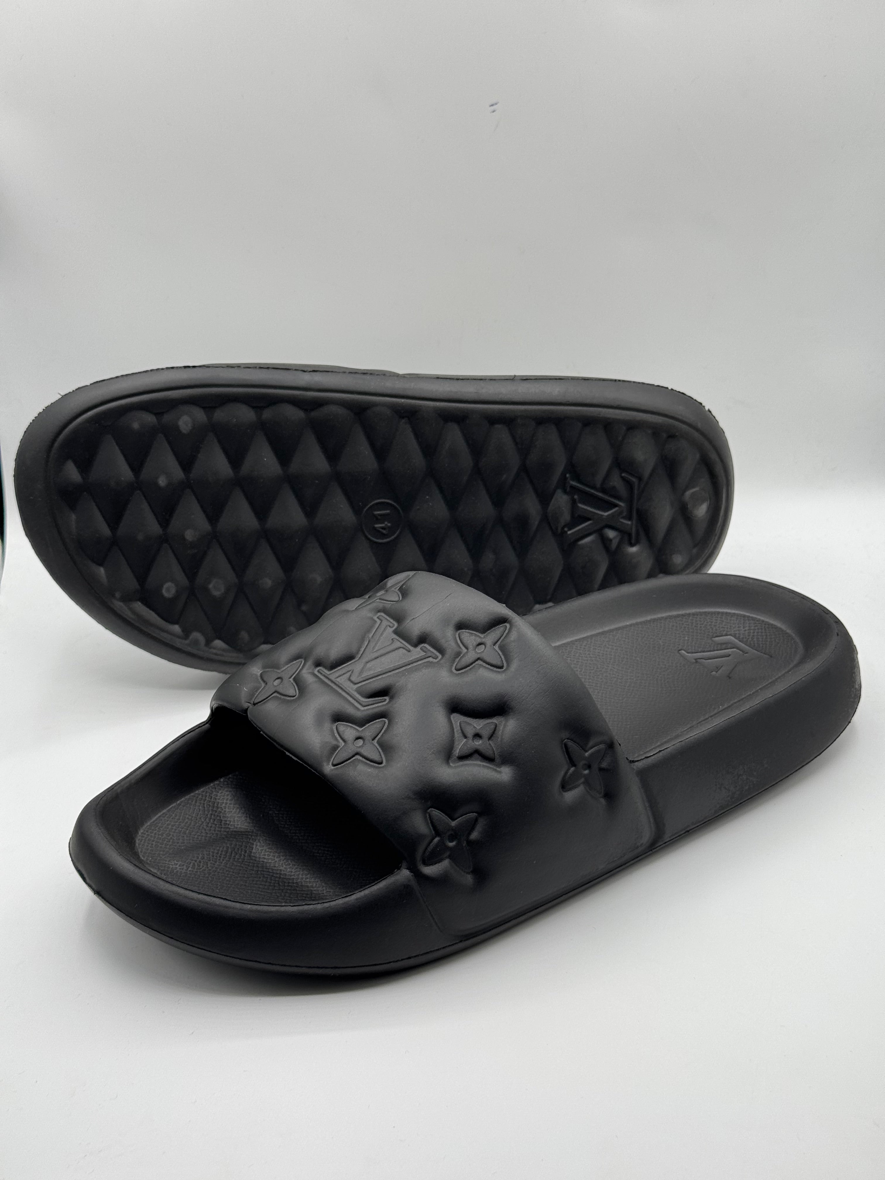 D8040078-10CC-4C69-B5AE-2B3FBAE7DD3E Lv Medicated Black Slipper - Image 4