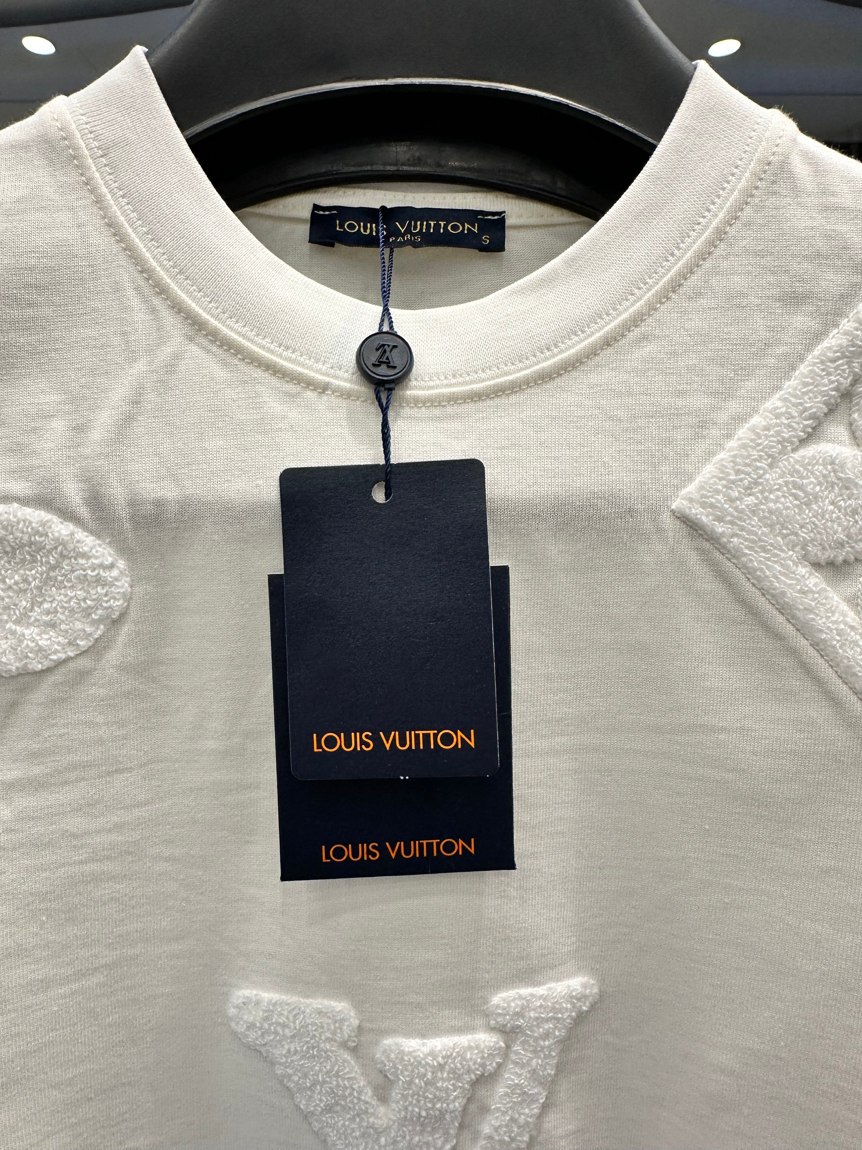 louis vuitton men's white 3d monogram embossed cotton t shirt louis vuitton men's white 3d monogram embossed cotton t shirt