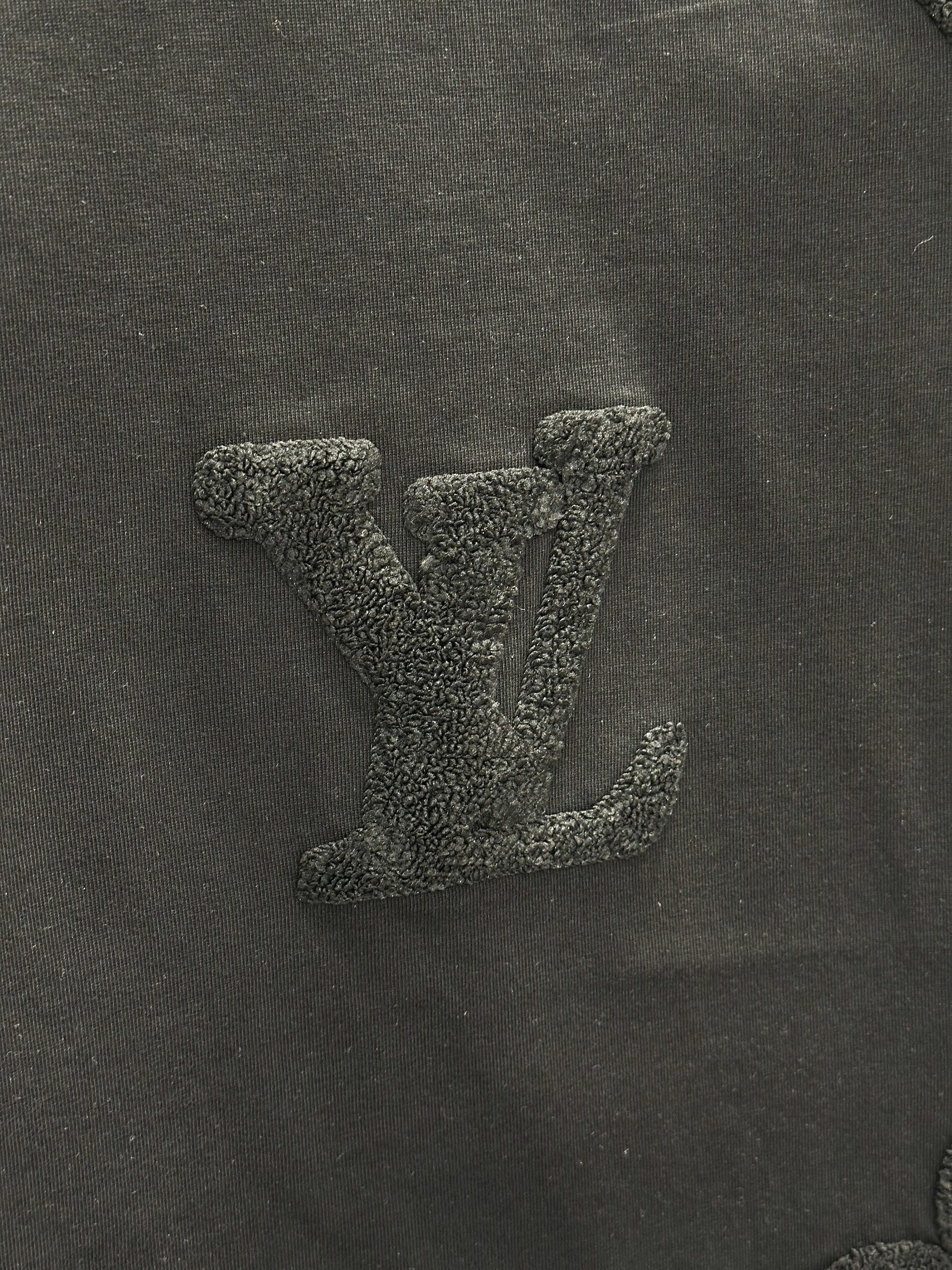 louis vuitton men's black 3d monogram embossed cotton t shirt louis vuitton men's black 3d monogram embossed cotton t shirt