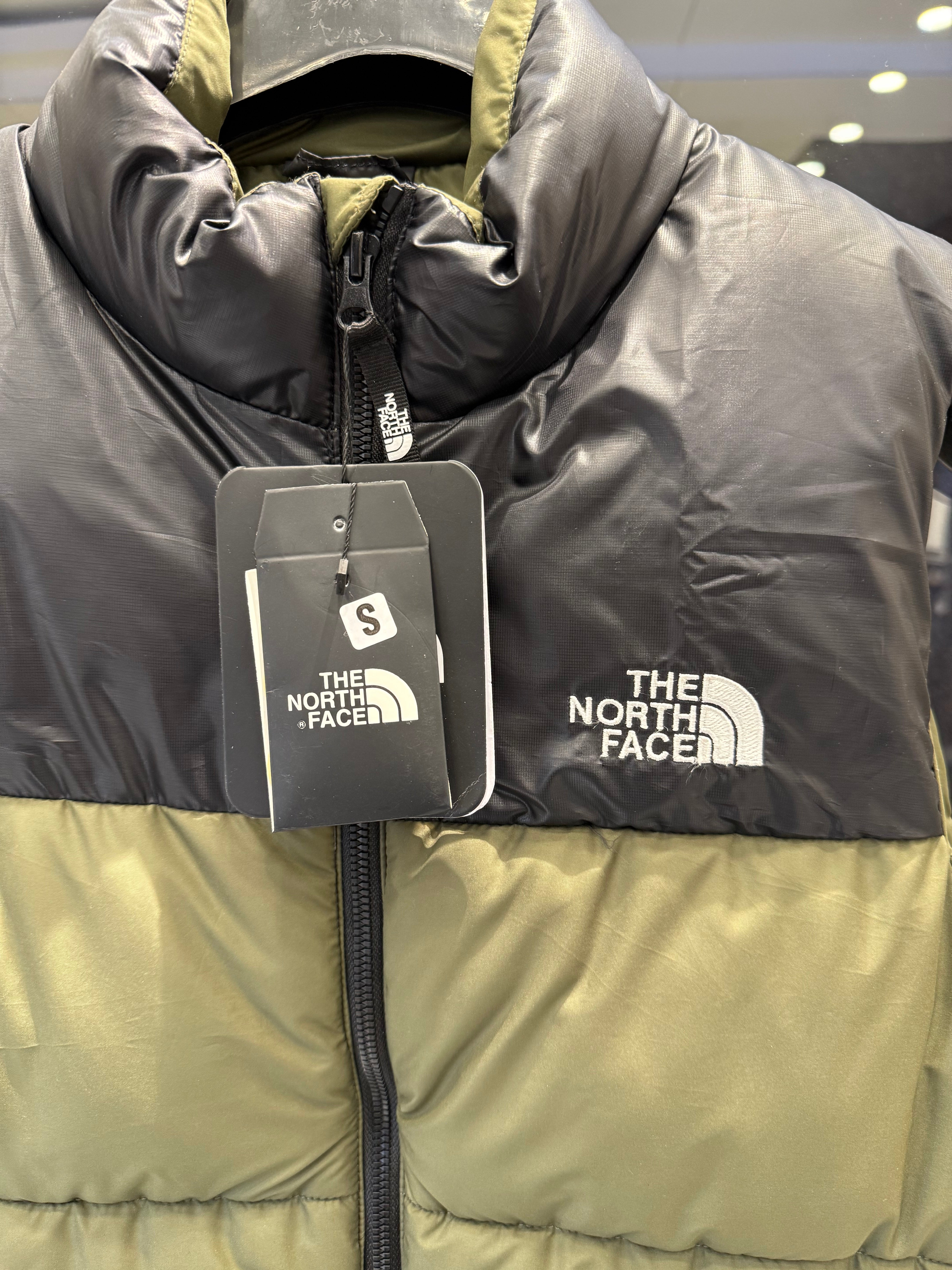 IMG_0668 The North Face Men’s Puffer Sleeveless Jacket | Olive & Black - Image 3