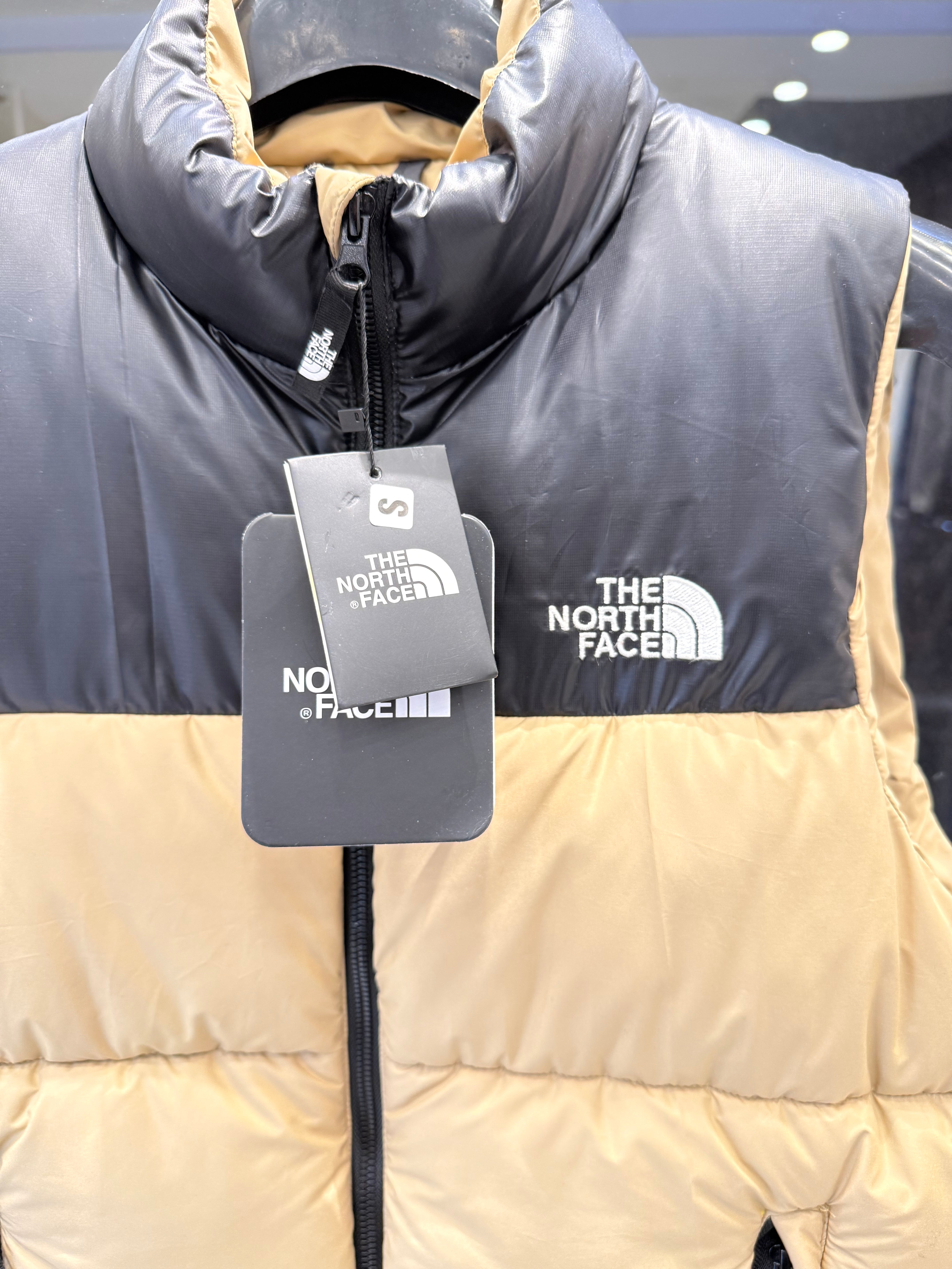 IMG_0671 The North Face Men’s Puffer Sleeveless Jacket | Beige & Black - Image 3