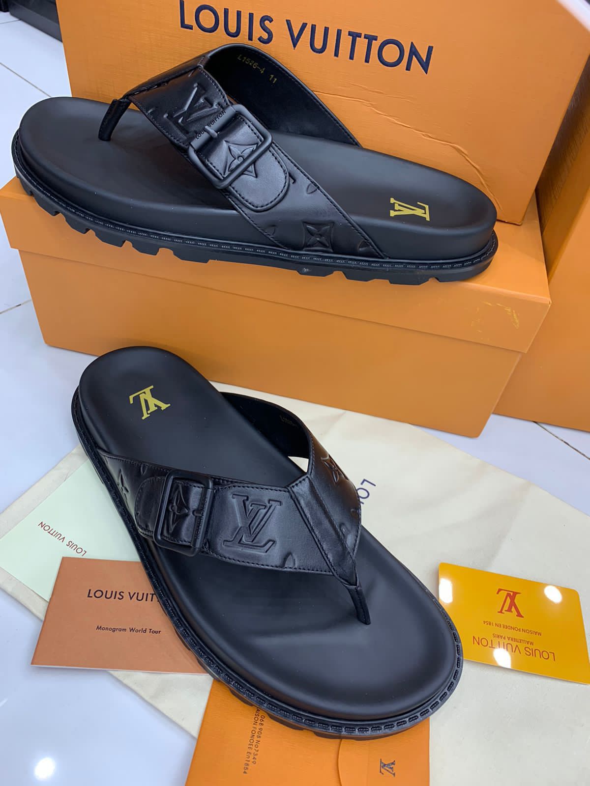 louis vuitton premium slipper with logo louis vuitton premium slipper with logo