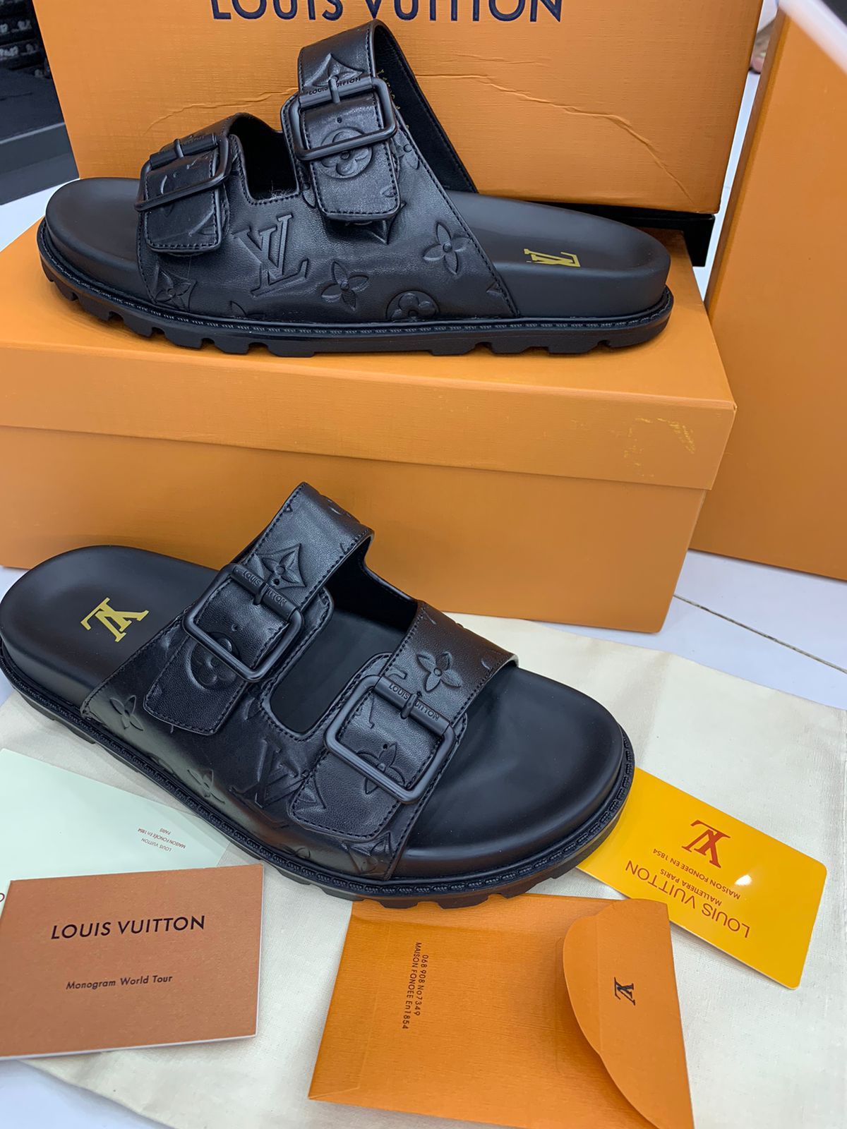 louis vuitton premium slipper with logo louis vuitton premium slipper with logo