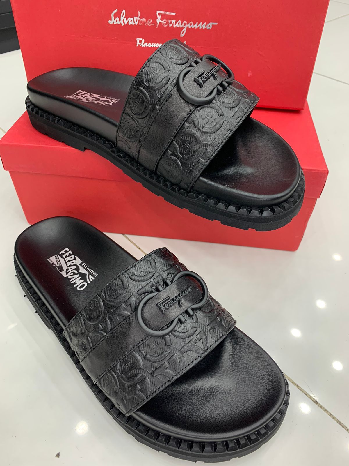 ferragamo premium slipper with logo ferragamo premium slipper with logo