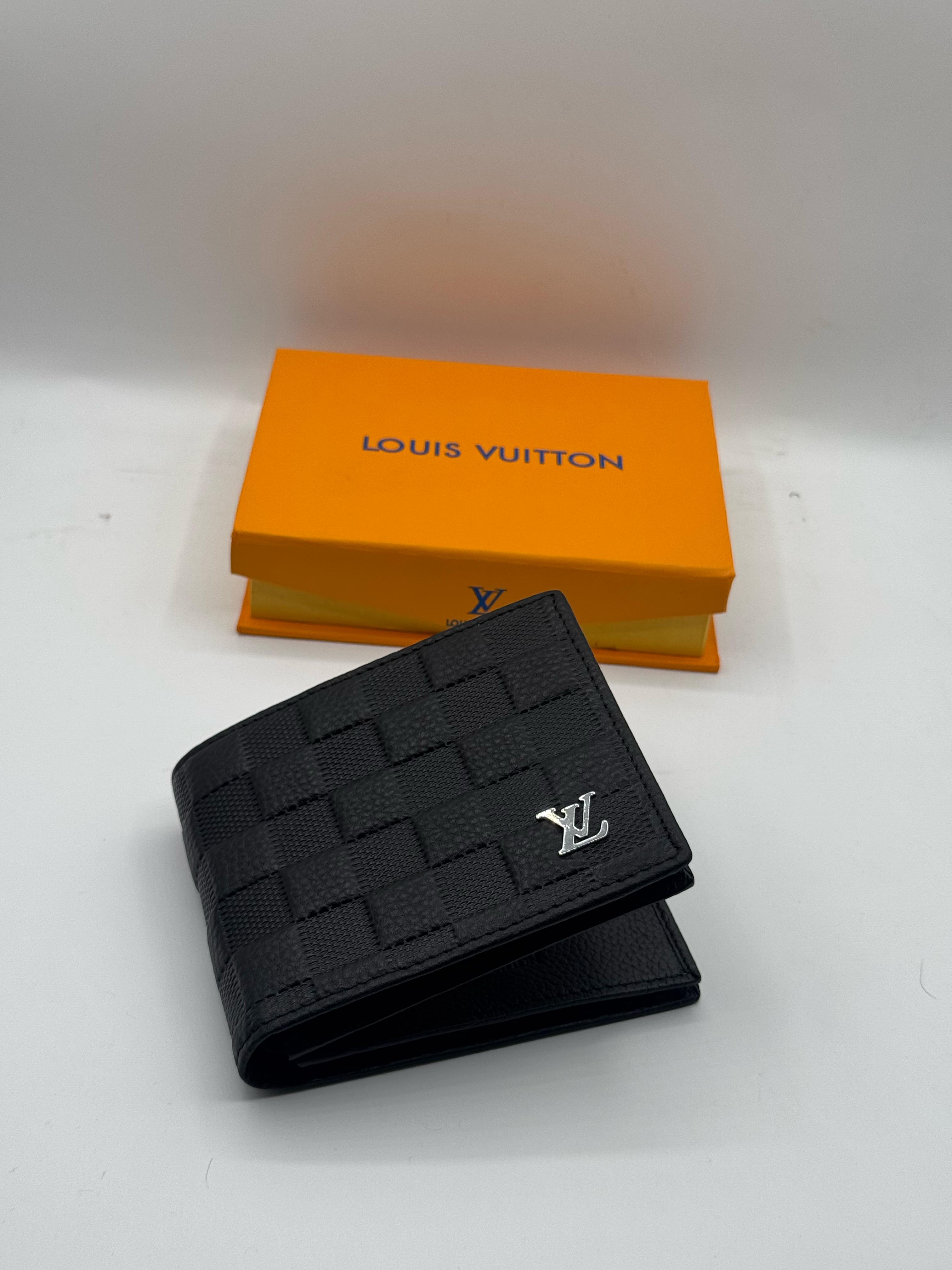 WhatsAppImage2025-04-05at14.40.26_4130e053-8b90-444d-b1ee-3d893e13735f-1 LV Regular Style High Quality Leather Wallet - Image 4
