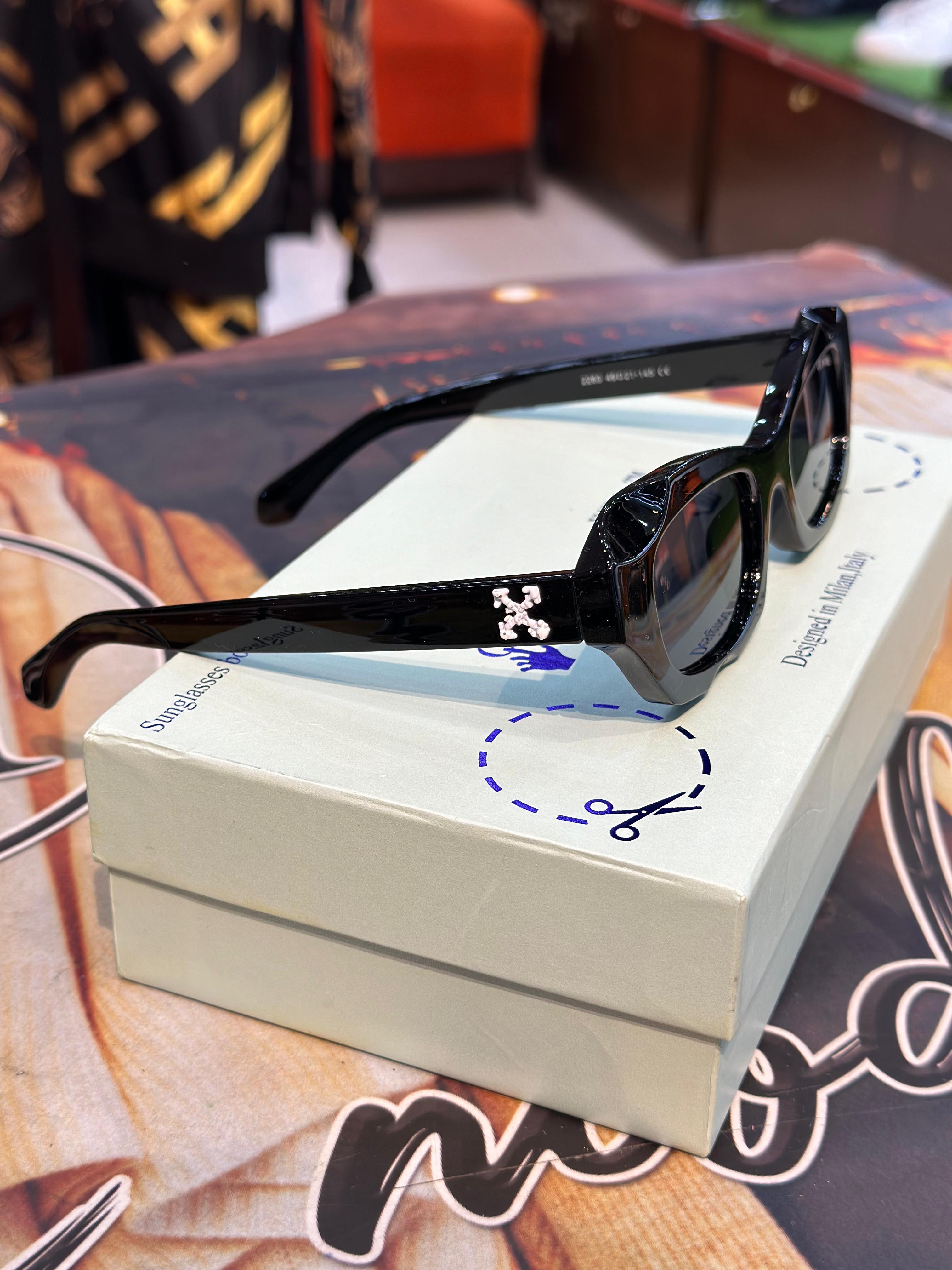 WhatsAppImage2025-05-12at21.10.38 Premium Quality Black Sunglasses - Image 3