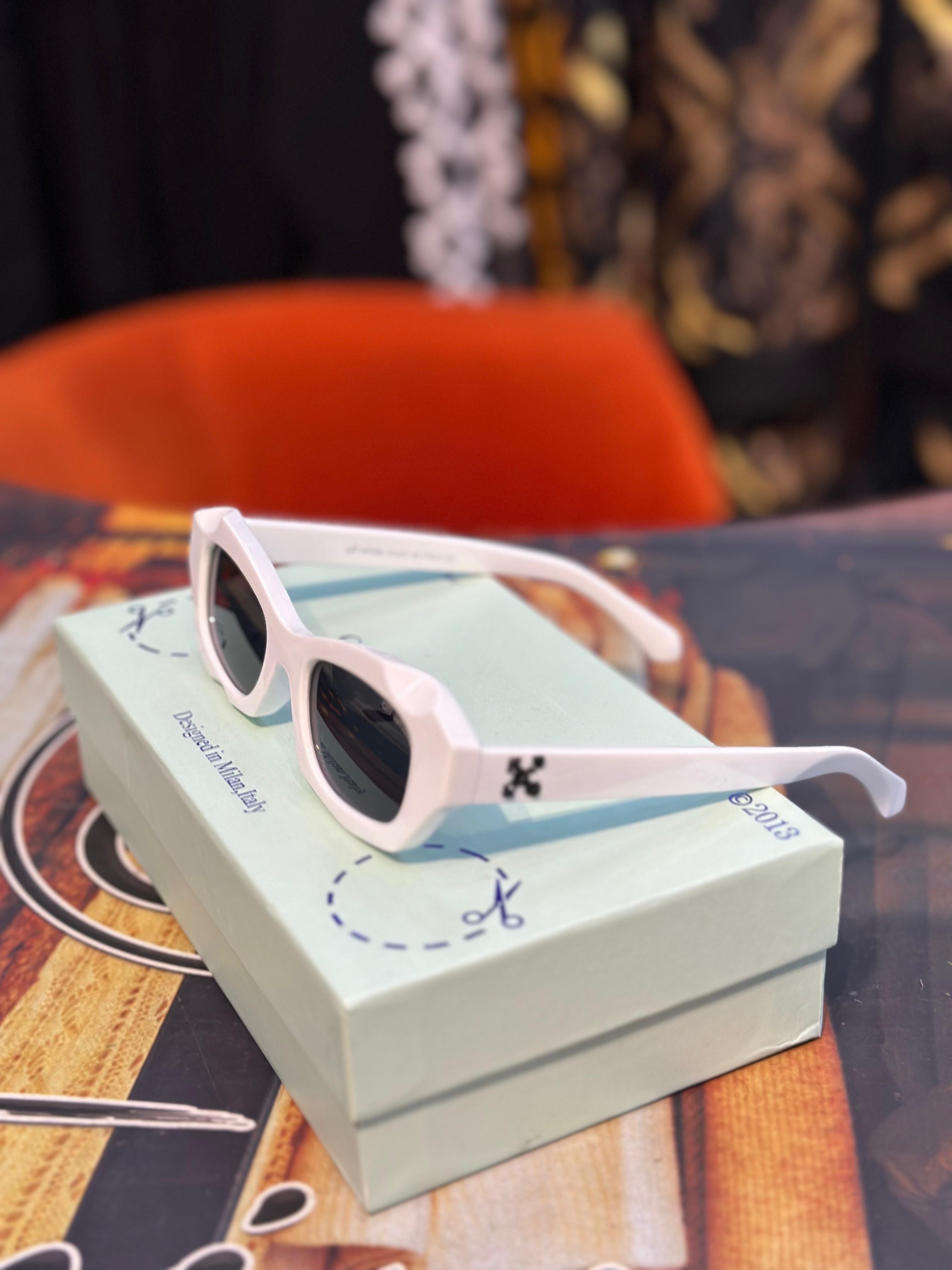WhatsAppImage2025-05-12at21.10.38_1 Off white Luxury Premium Quality Sunglasses - Image 3